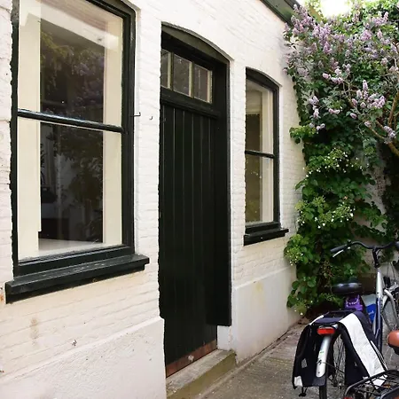 Charming Tiny House Den Haag